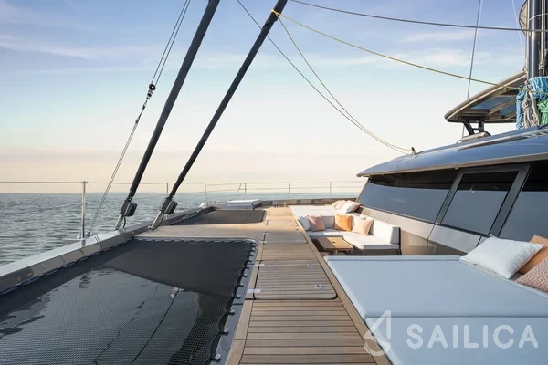 Sunreef 60 - Yacht Charter Sailica