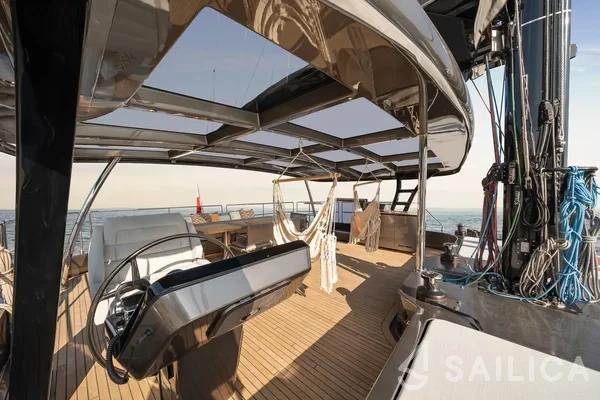 Sunreef 60 - Yacht Charter Sailica