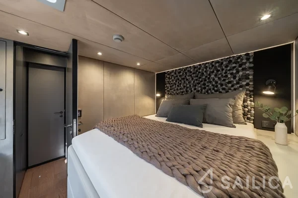 Sunreef 60 - Yacht Charter Sailica