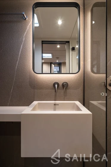 Sunreef 60 - Yacht Charter Sailica