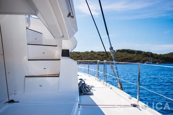 Lagoon 51 - Yacht Charter Sailica