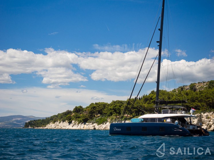 Sunreef 60 - Yacht Charter Sailica