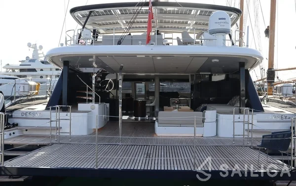 Sunreef 60 - Yacht Charter Sailica