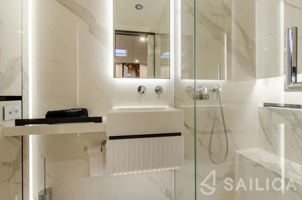 Sunreef 60 - Yacht Charter Sailica