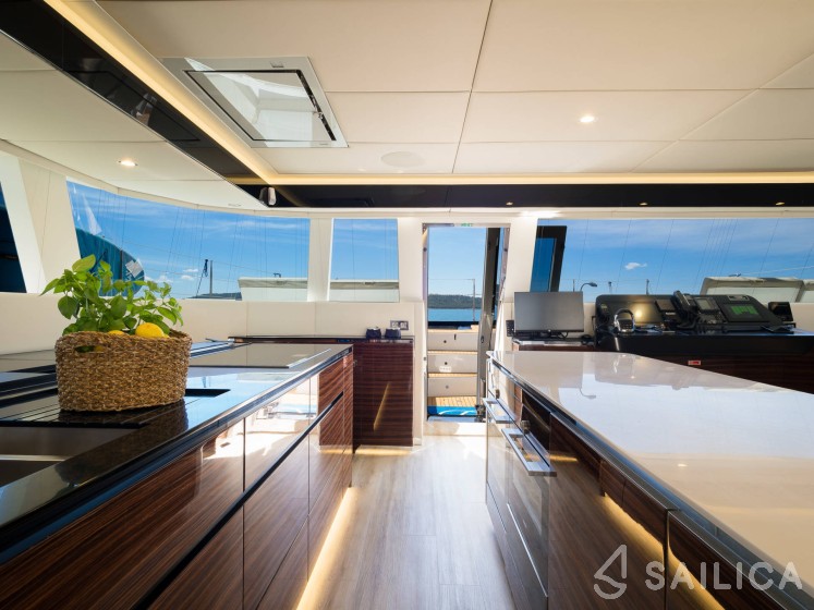 Sunreef 60 - Yacht Charter Sailica