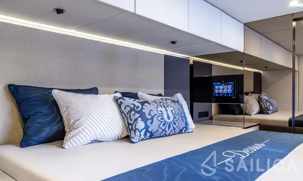 Sunreef 60 - Yacht Charter Sailica