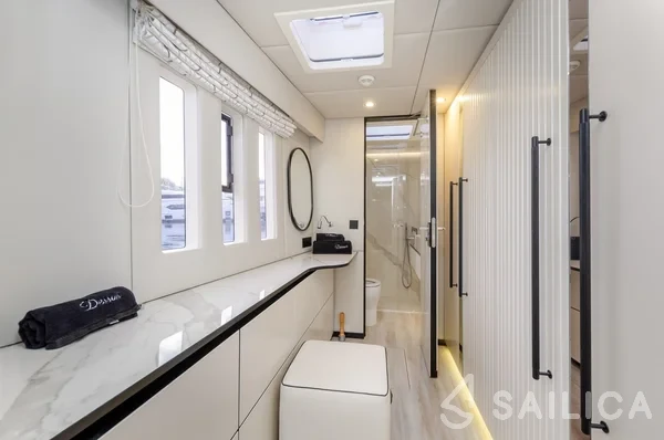 Sunreef 60 - Yacht Charter Sailica