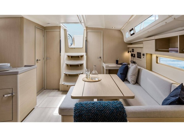 Oceanis 40.1 - Yacht Charter Sailica