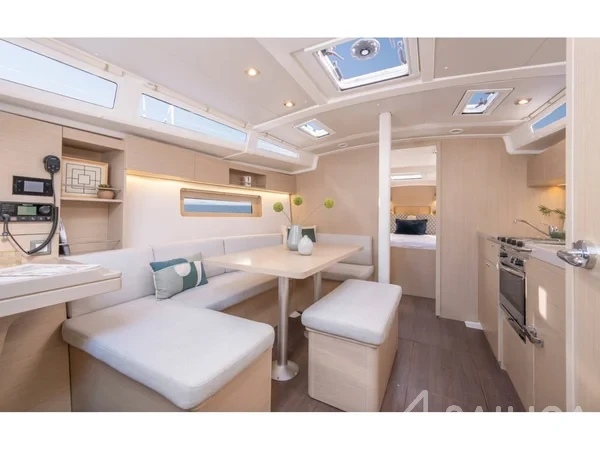Oceanis 37.1 - Yacht Charter Sailica