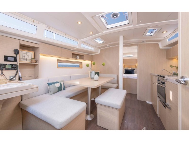 Oceanis 37.1 - Yacht Charter Sailica