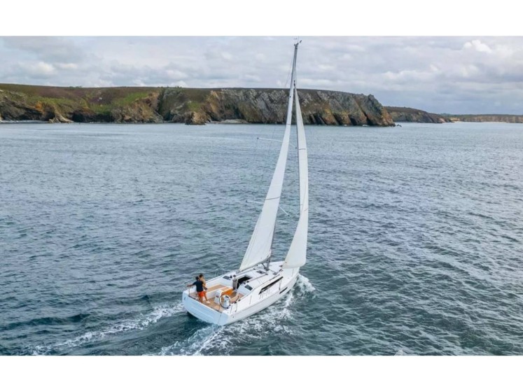 Oceanis 37.1 - Yacht Charter Sailica