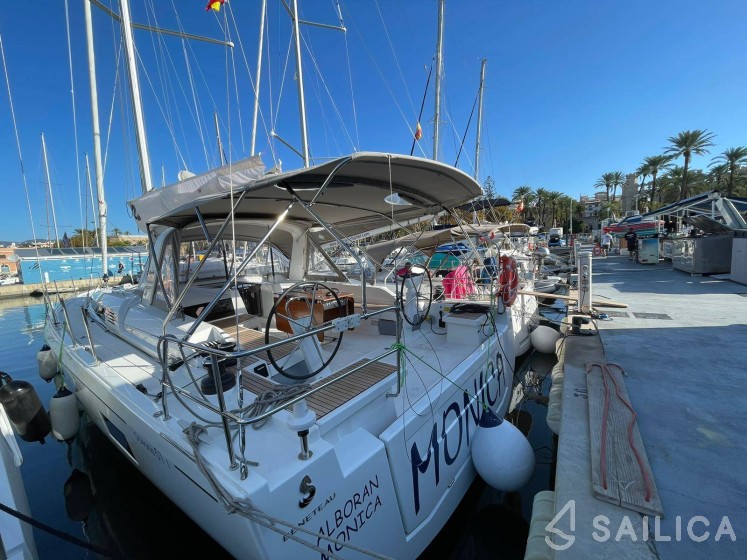 Oceanis 51.1 - Yacht Charter Sailica