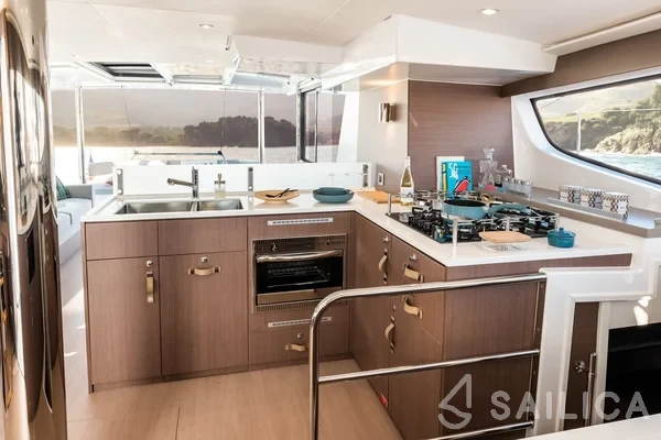 Bali 4.6 - Yacht Charter Sailica