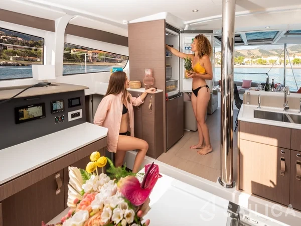 Bali 4.2 - Yacht Charter Sailica