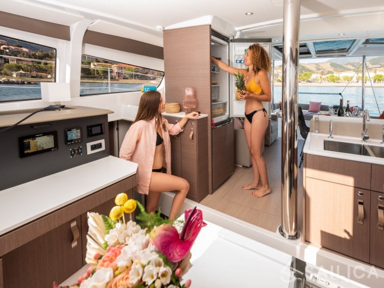 Bali 4.2 - Yacht Charter Sailica