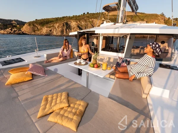 Bali 4.2 - Yacht Charter Sailica