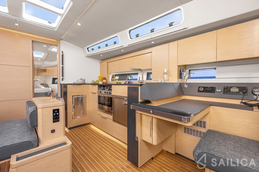 Hanse 460 - Photo #10 Hanse 460 - Yacht Charter Sailica