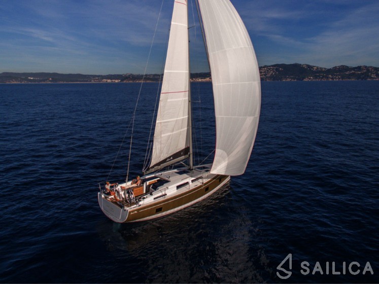 Hanse 418 - Yacht Charter Sailica