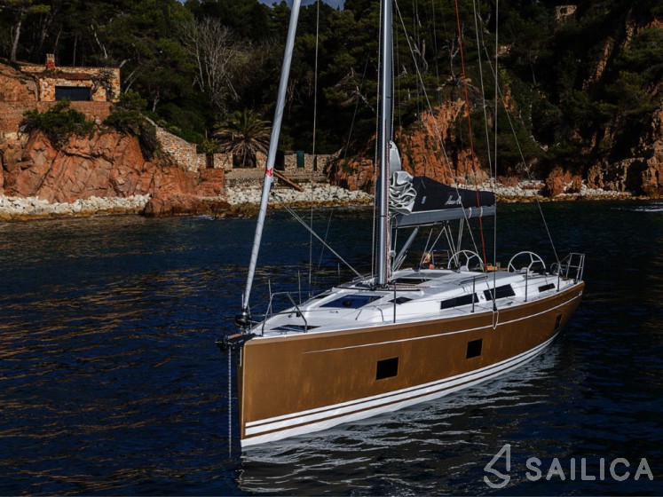 Hanse 418 - Yacht Charter Sailica