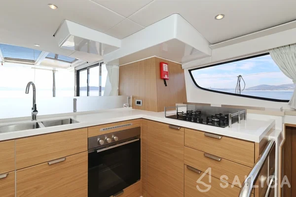 Bali 4.6 - Yacht Charter Sailica