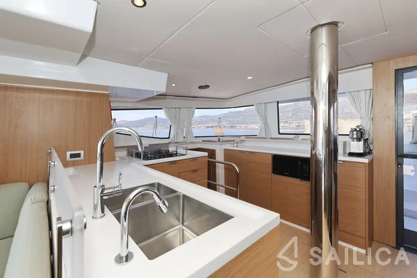 Bali 4.6 - Yacht Charter Sailica