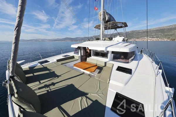 Bali 4.6 - Yacht Charter Sailica