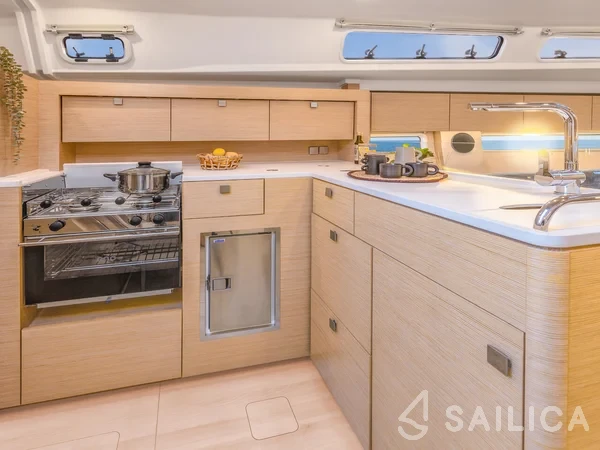 Hanse 410 - Yacht Charter Sailica