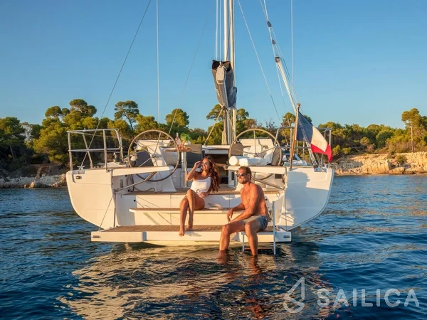 Hanse 410 - Yacht Charter Sailica