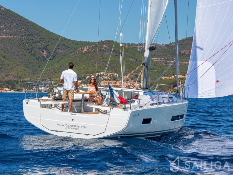 Hanse 410 - Yacht Charter Sailica