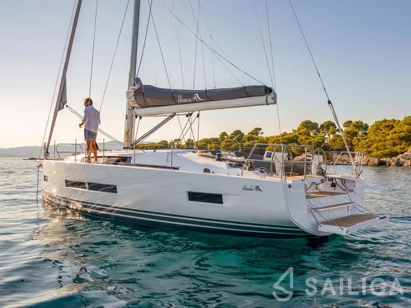 Hanse 410 - Yacht Charter Sailica