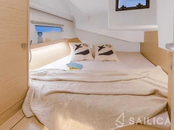 Hanse 410 - Yacht Charter Sailica