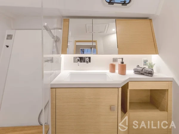 Hanse 410 - Yacht Charter Sailica