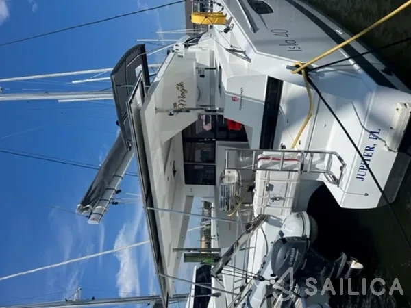 Isla 40 - Yacht Charter Sailica