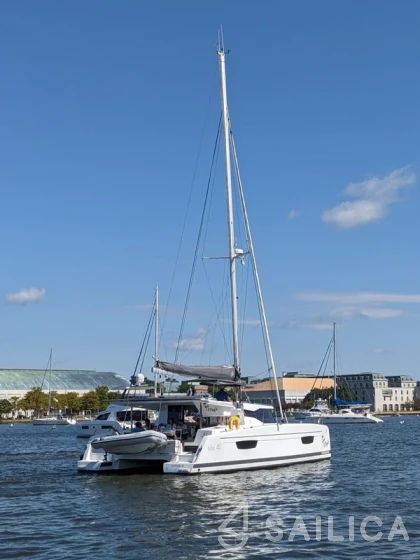 Isla 40 - Yacht Charter Sailica