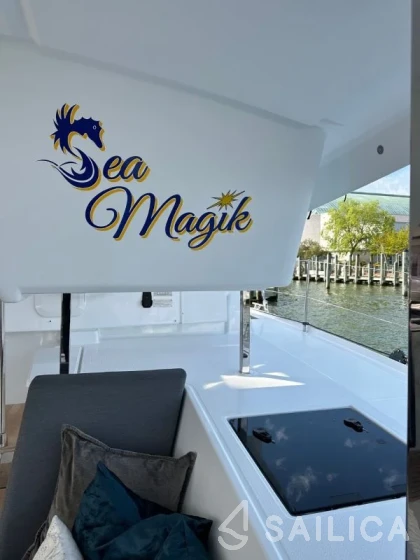 Isla 40 - Yacht Charter Sailica