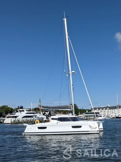 Isla 40 - Yacht Charter Sailica