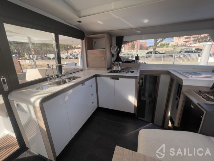 Isla 40 - Yacht Charter Sailica