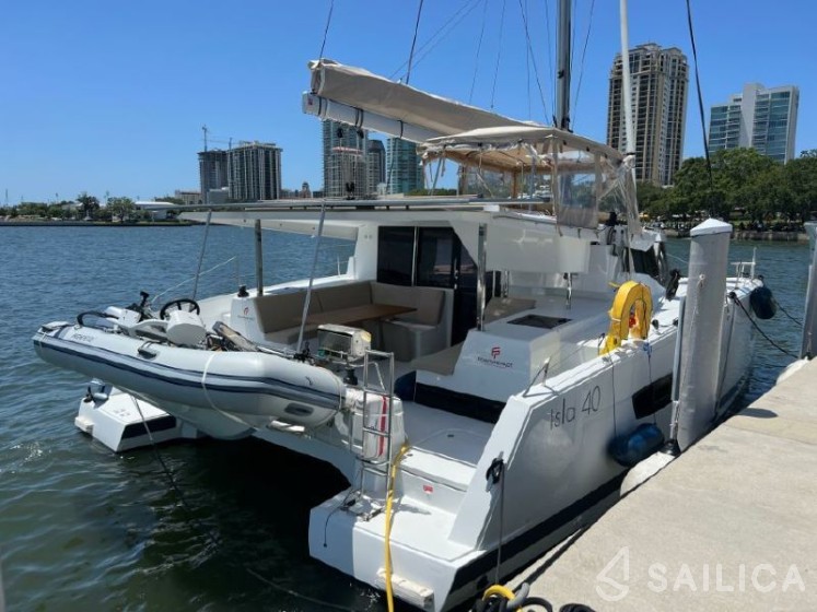 Isla 40 - Yacht Charter Sailica