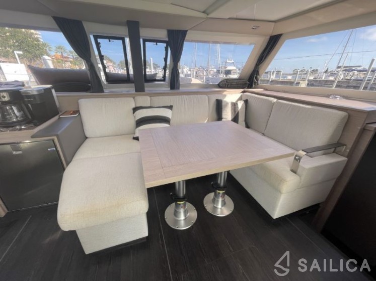 Isla 40 - Yacht Charter Sailica
