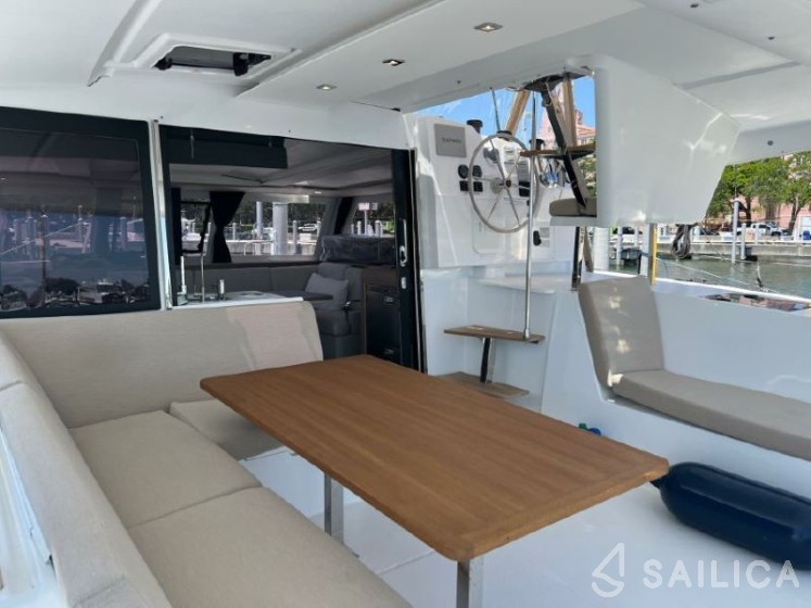 Isla 40 - Yacht Charter Sailica