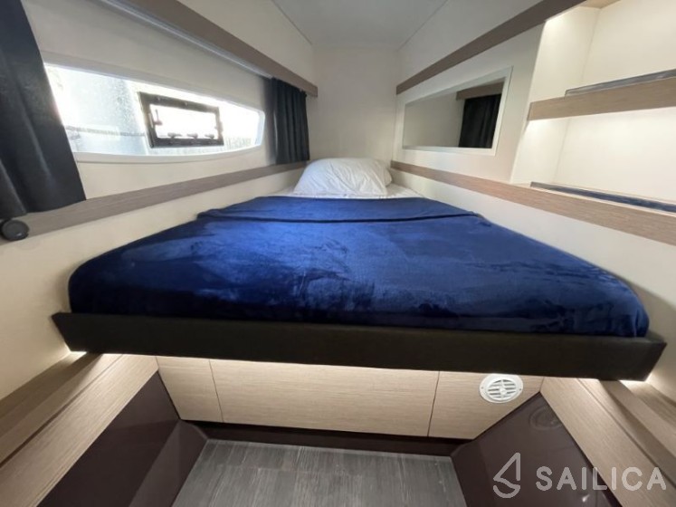 Isla 40 - Yacht Charter Sailica