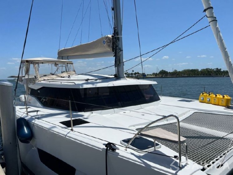 Isla 40 - Yacht Charter Sailica