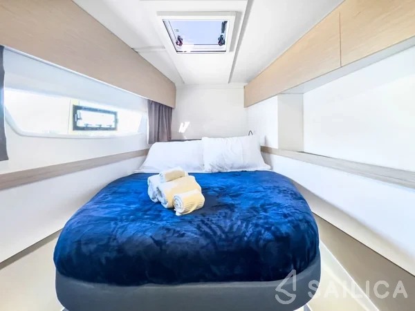 Astréa 42 - Yacht Charter Sailica