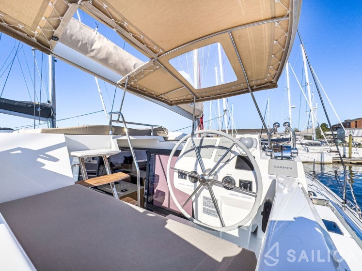 Astréa 42 - Yacht Charter Sailica