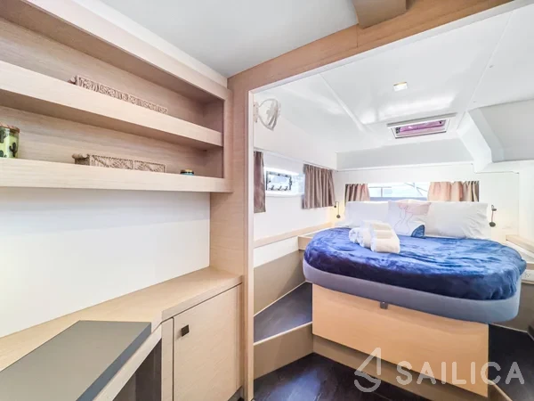 Astréa 42 - Yacht Charter Sailica