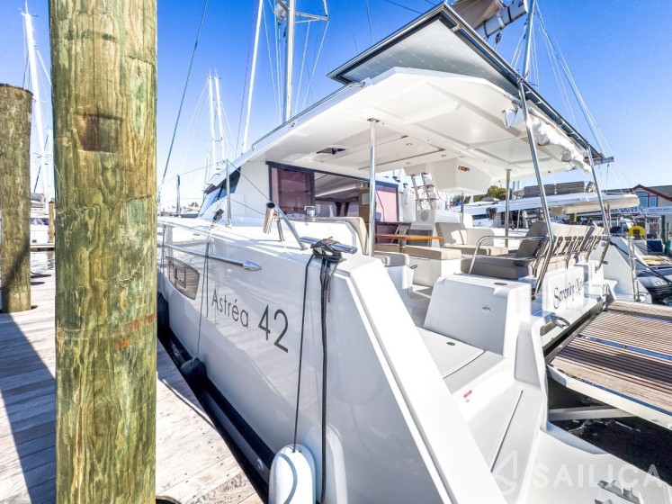 Astréa 42 - Yacht Charter Sailica