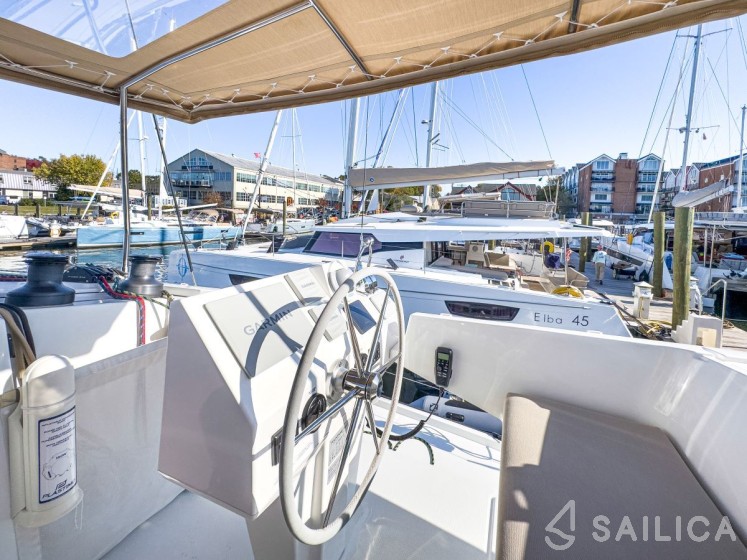 Astréa 42 - Yacht Charter Sailica
