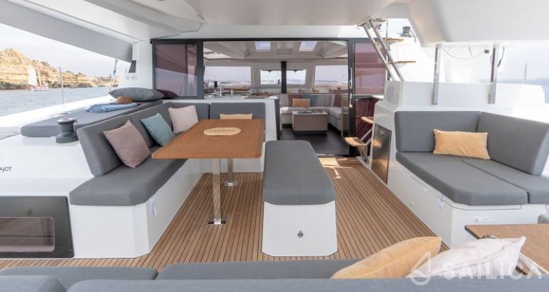 Elba 45 - Yacht Charter Sailica