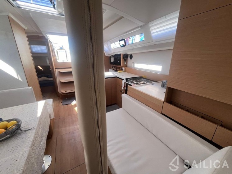Sun Odyssey 410 - Yacht Charter Sailica