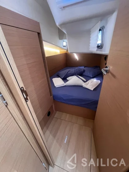 Sun Odyssey 410 - Yacht Charter Sailica